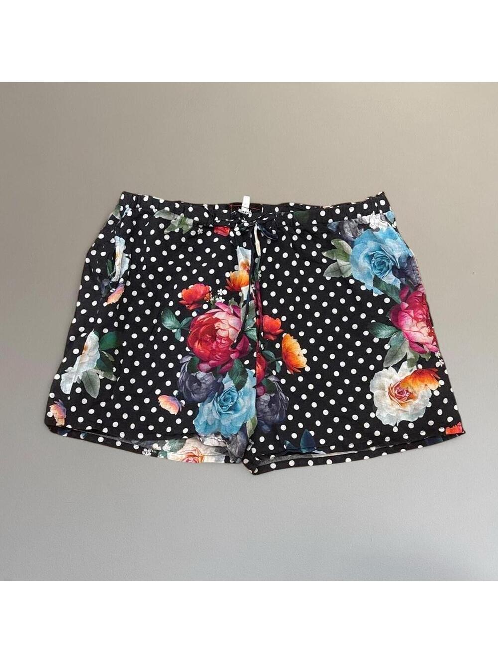 Johnny was 100% cotton shorts. Size L.